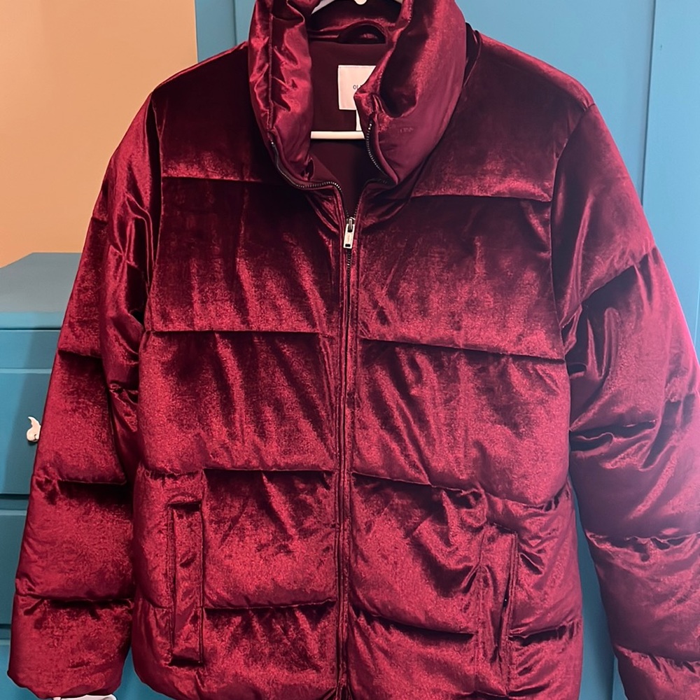Womens Old Navy puffer coat size medium, burgundy color